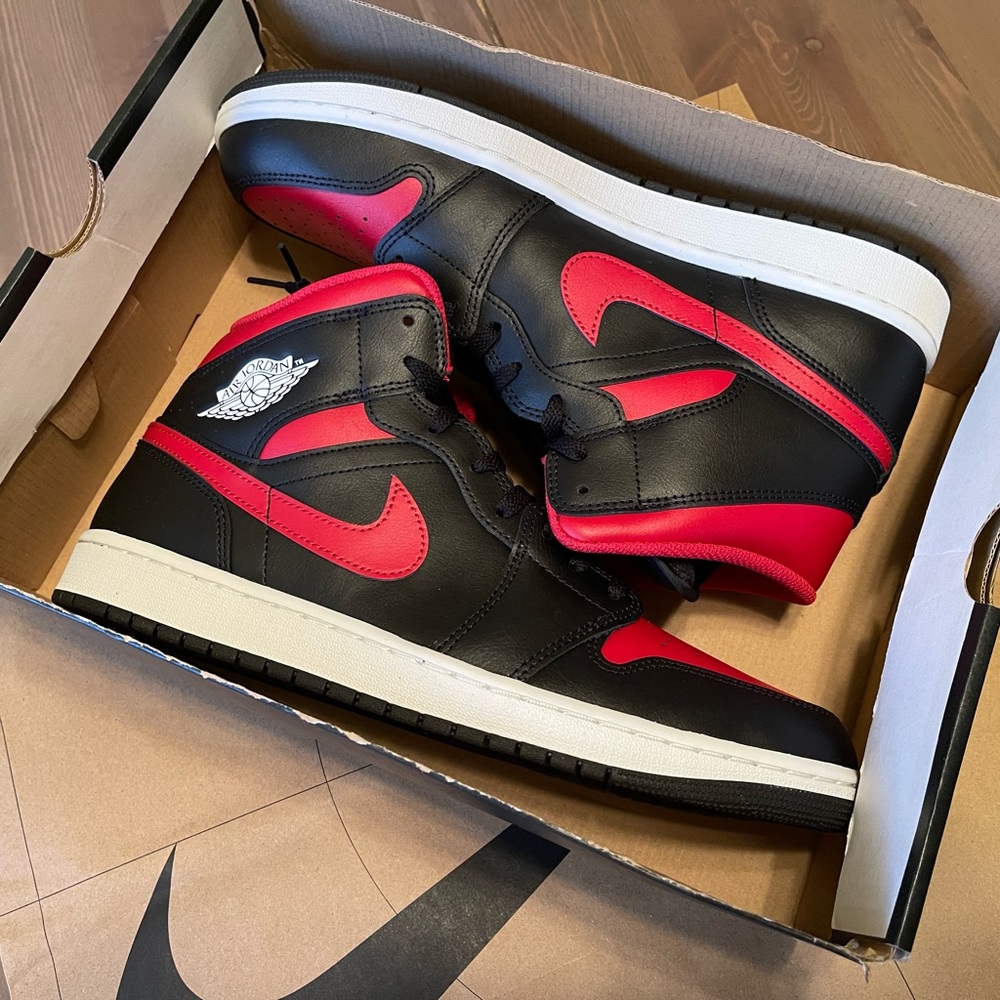 Air Jordan 1 Mid - Black, Summit White, Varsity Red - Size 12 - Picture 9 of 11
